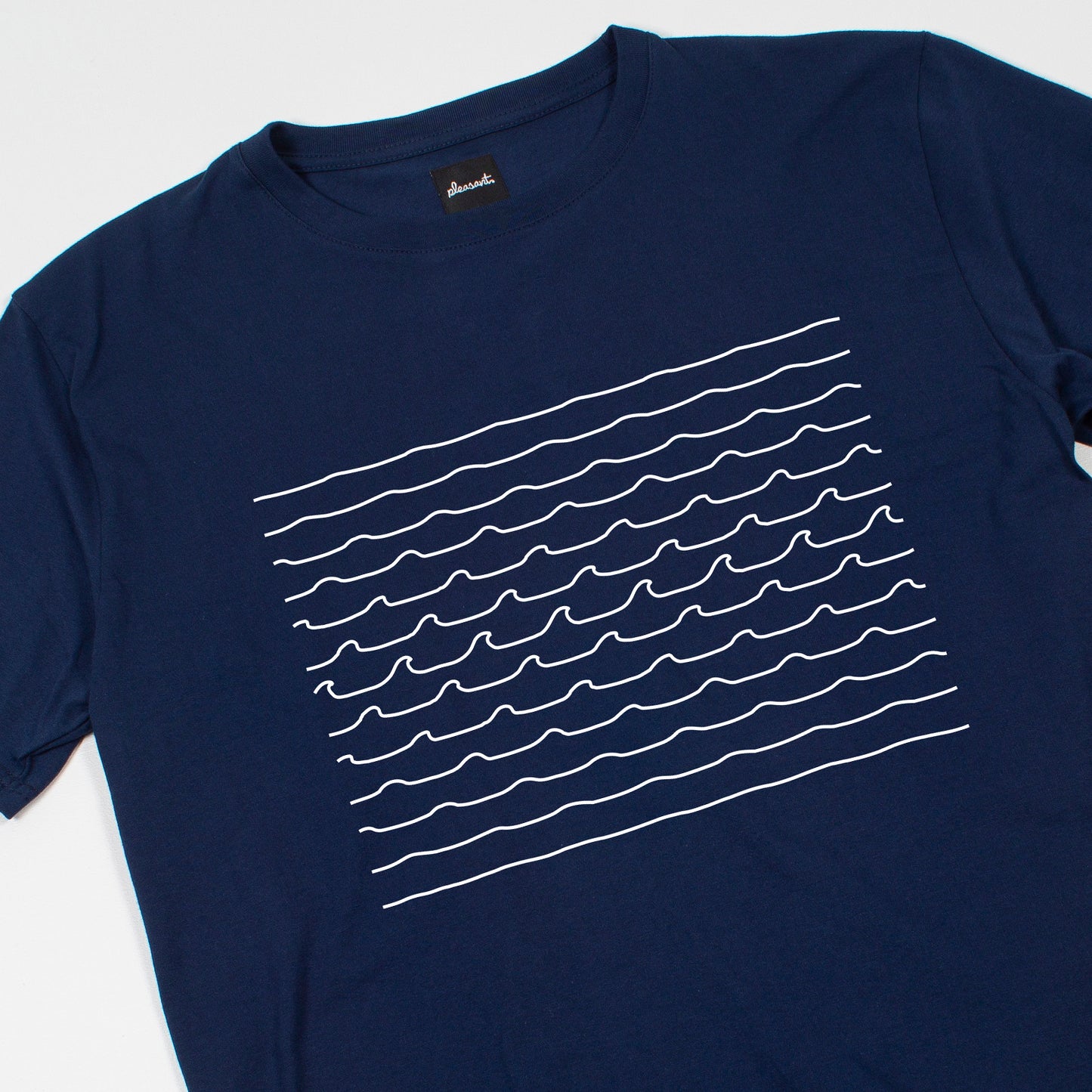 Waves navy tee