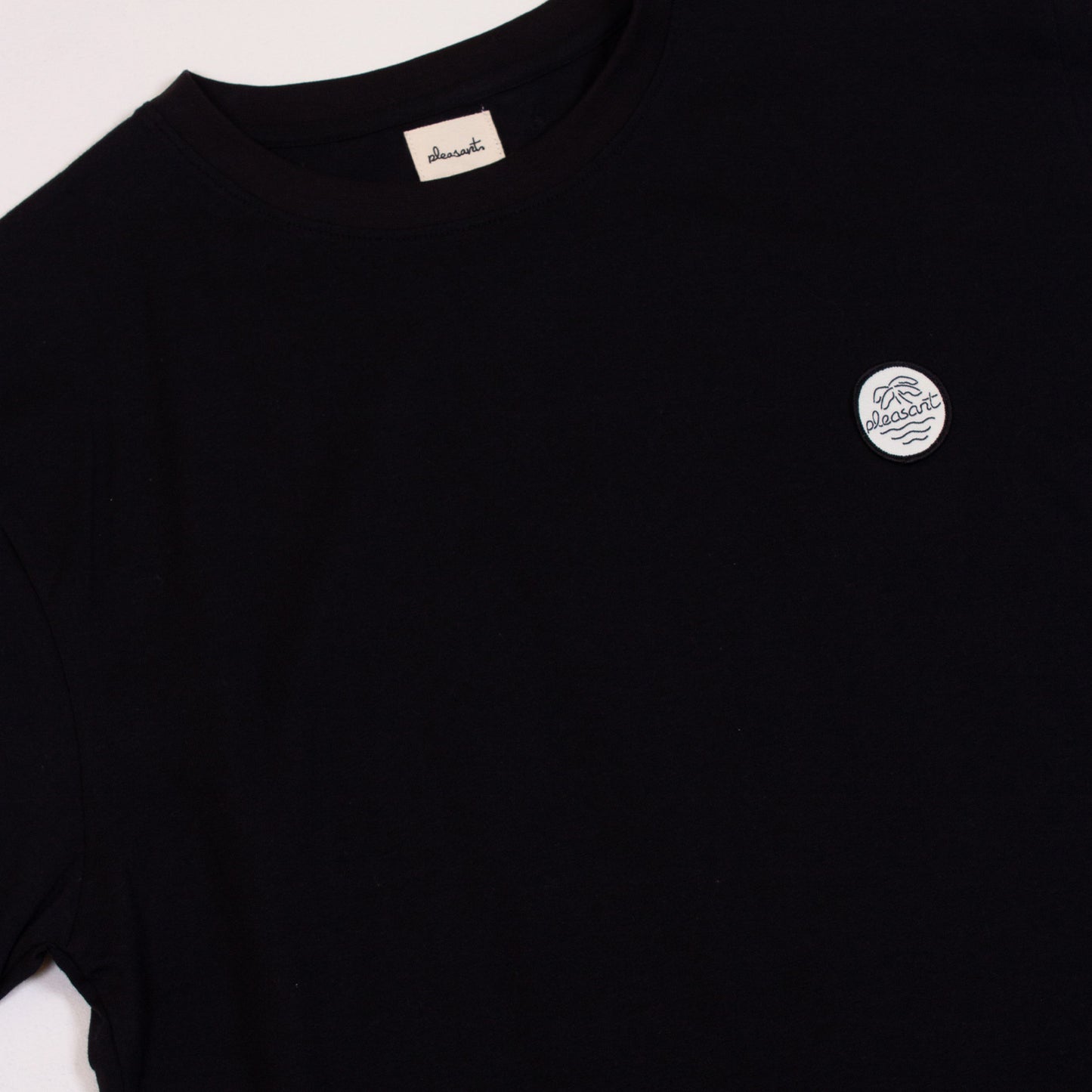 Beach bar patch black tee