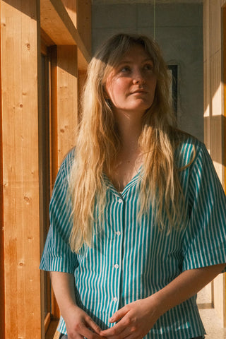 Opfaldende grøn upcycled bali-skjorte