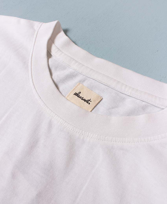 Beach bar patch white tee